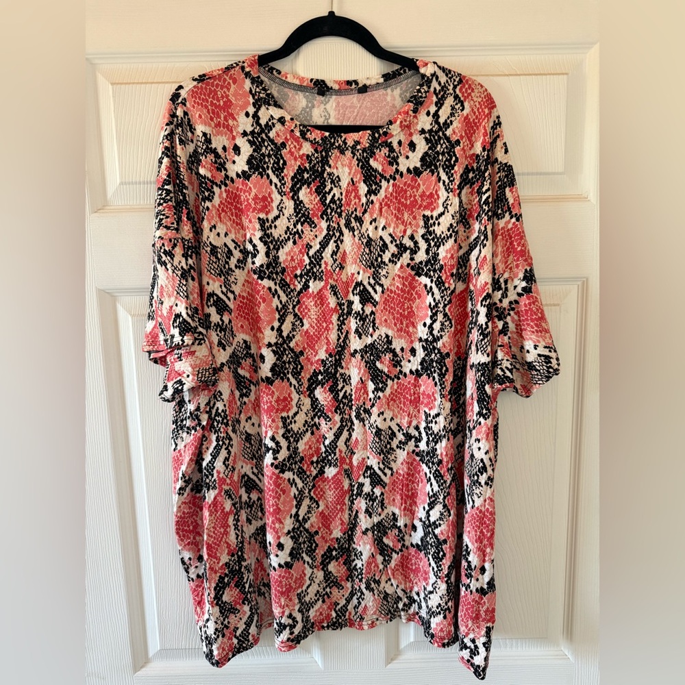 Stylish Women's Snake Print Top